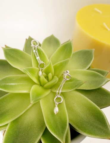 Boucles d'oreilles chaînes en argent et perle d'eau douce - Lisa Aloe Bijoux